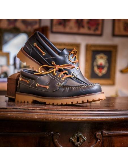 zapatos nauticos azul marino hombre​