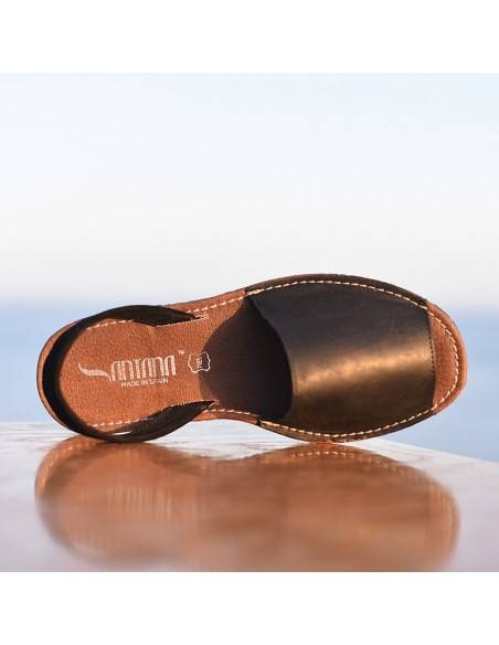 MENORQUINAS HOMBRE MARRONES PIEL SANTANA