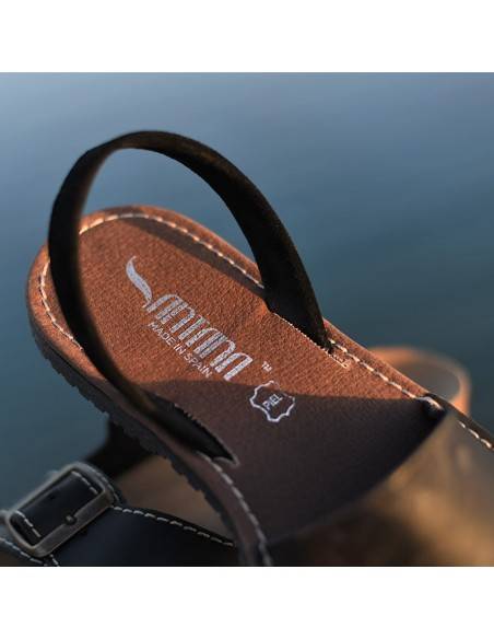 MENORQUINAS HOMBRE MARRONES PIEL SANTANA