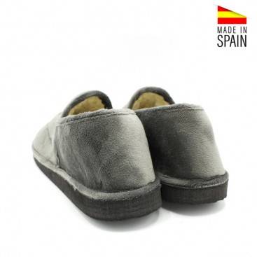 Zapatillas casa hombre grises con diseño acolchado y suela ligera eva
