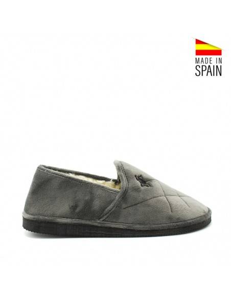 Zapatilla de casa cerrada para hombre en color gris vista lateral