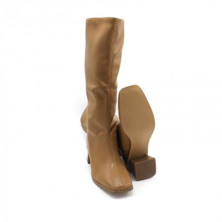 Botas de Caña alta con tacón en color Camel - Corina 2021 2022