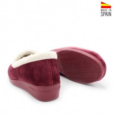 Zapatilla de casa burdeos con borde beige