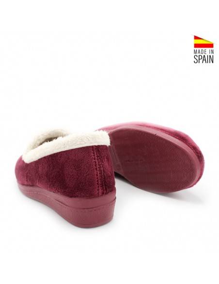 Zapatilla de casa burdeos con borde beige