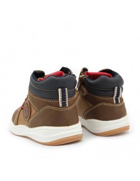 botas marrones de niño