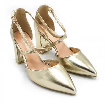 Stiletto dorado de material con tacón cuadrado