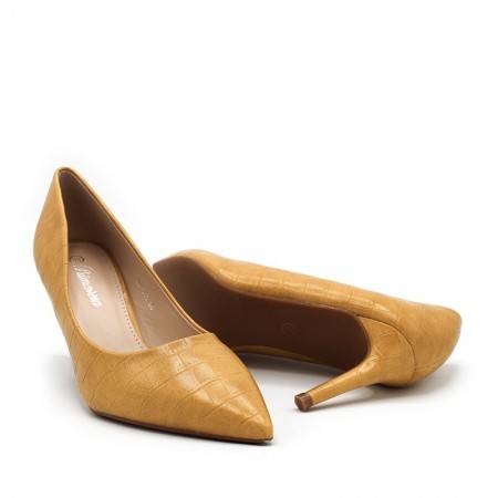 Stiletto Mostaza con grabado Coco y Tacón Medio