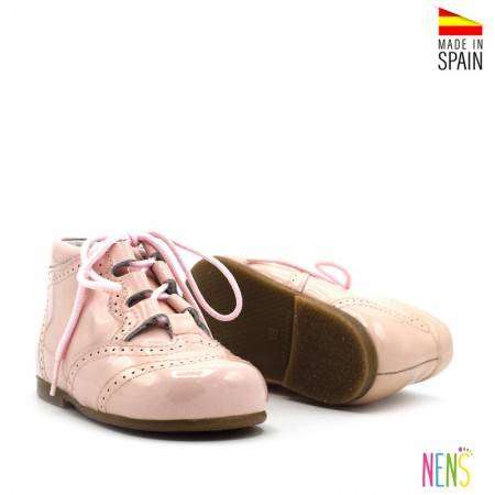 Botas para Niña de Charol en color Rosa con cordón y pompón