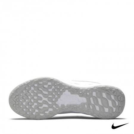 Zapatillas Nike Revolution 6 NN color y plata