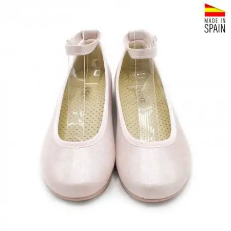 merceditas comunión niña rosas