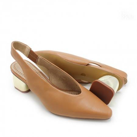 Zapatos Camel con tacón dorado - Corina 2022