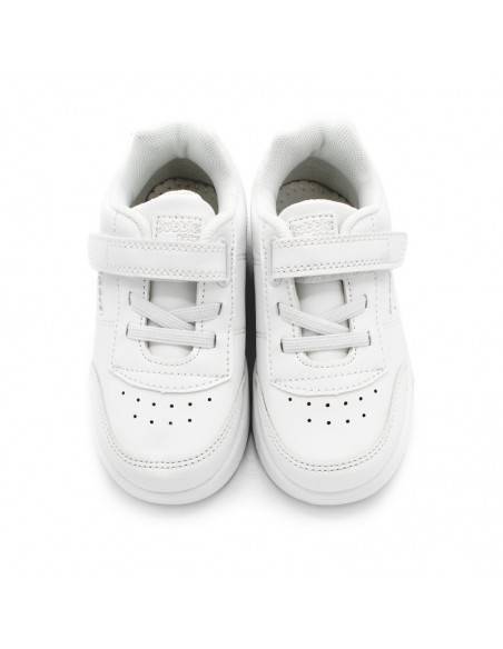 zapatillas blancas de niña