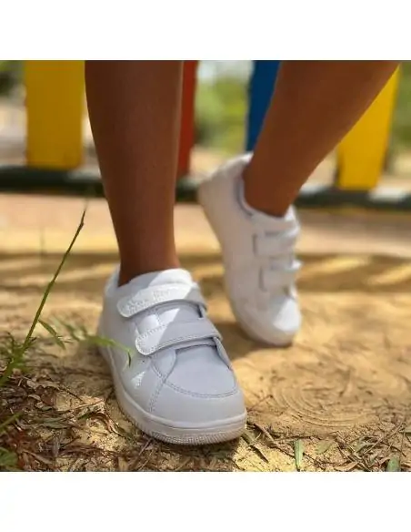 zapatillas blancas con velcro​