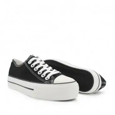 ZAPATILLAs NEGRAS CON PLATAFORMA