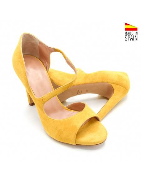 tacón amarillo