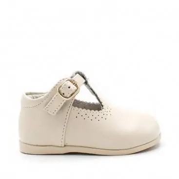zapatos beige niño