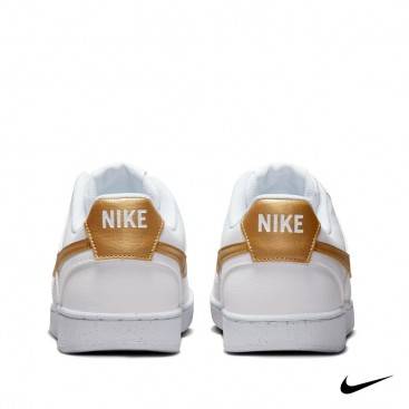 Zapatilla Nike Court Vision blanca con detalles dorados