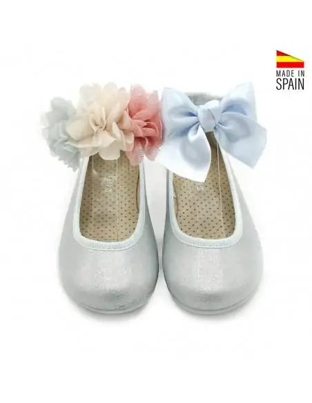 Bailarinas azules niña con flores