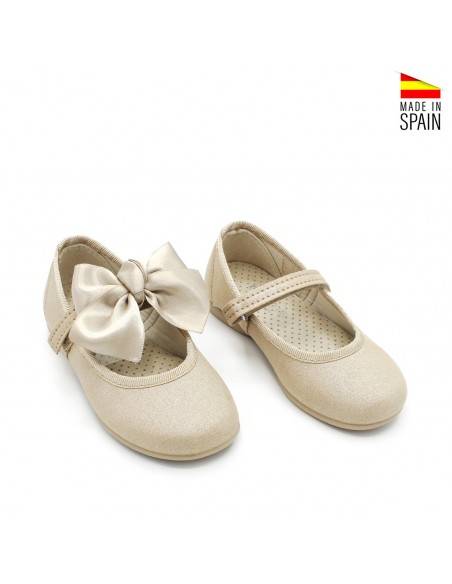 zapatos niña tipo mercedita camel con detellos dorados