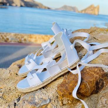 sandalia romana blanca